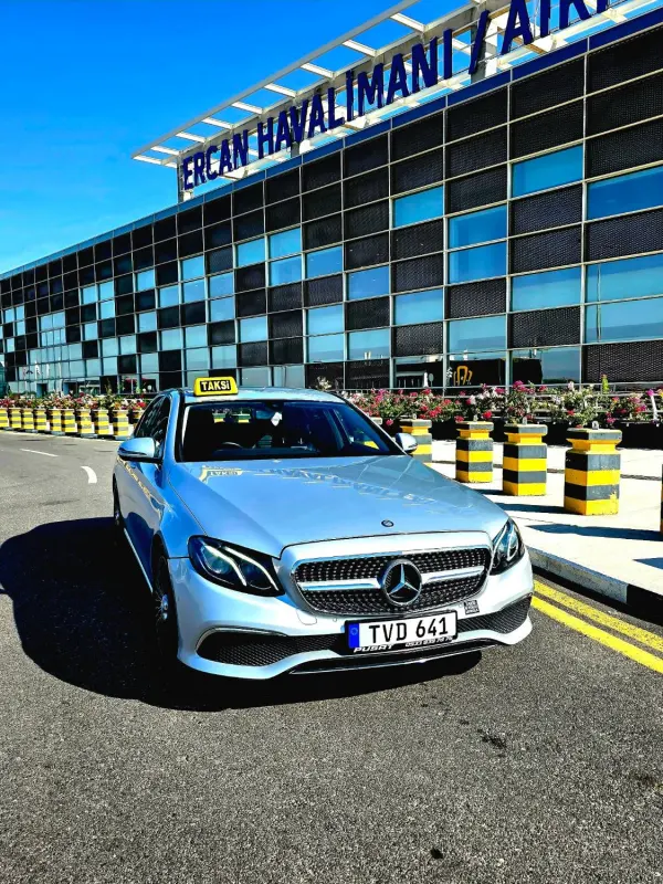 Ercan Havalimanı taksi, terminal önü